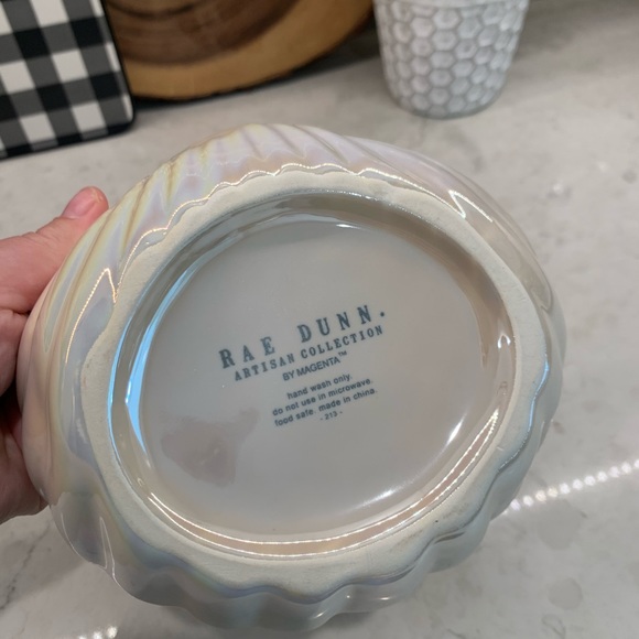 🚨LAST CHANCE. CLOSING 9.16🚨 Rae Dunn Figural SEA Shell Iridescent Serving Bowl - Picture 5 of 5